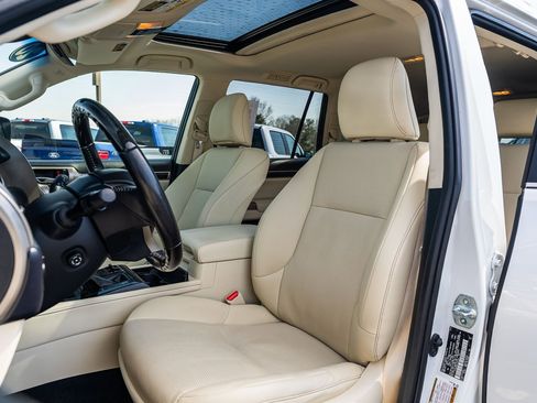 Used 2020 Lexus GX 460 Premium w/ Premium Package image 24