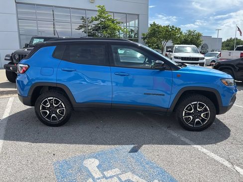 Used 2025 Jeep Compass Trailhawk AWD/4WD image 33