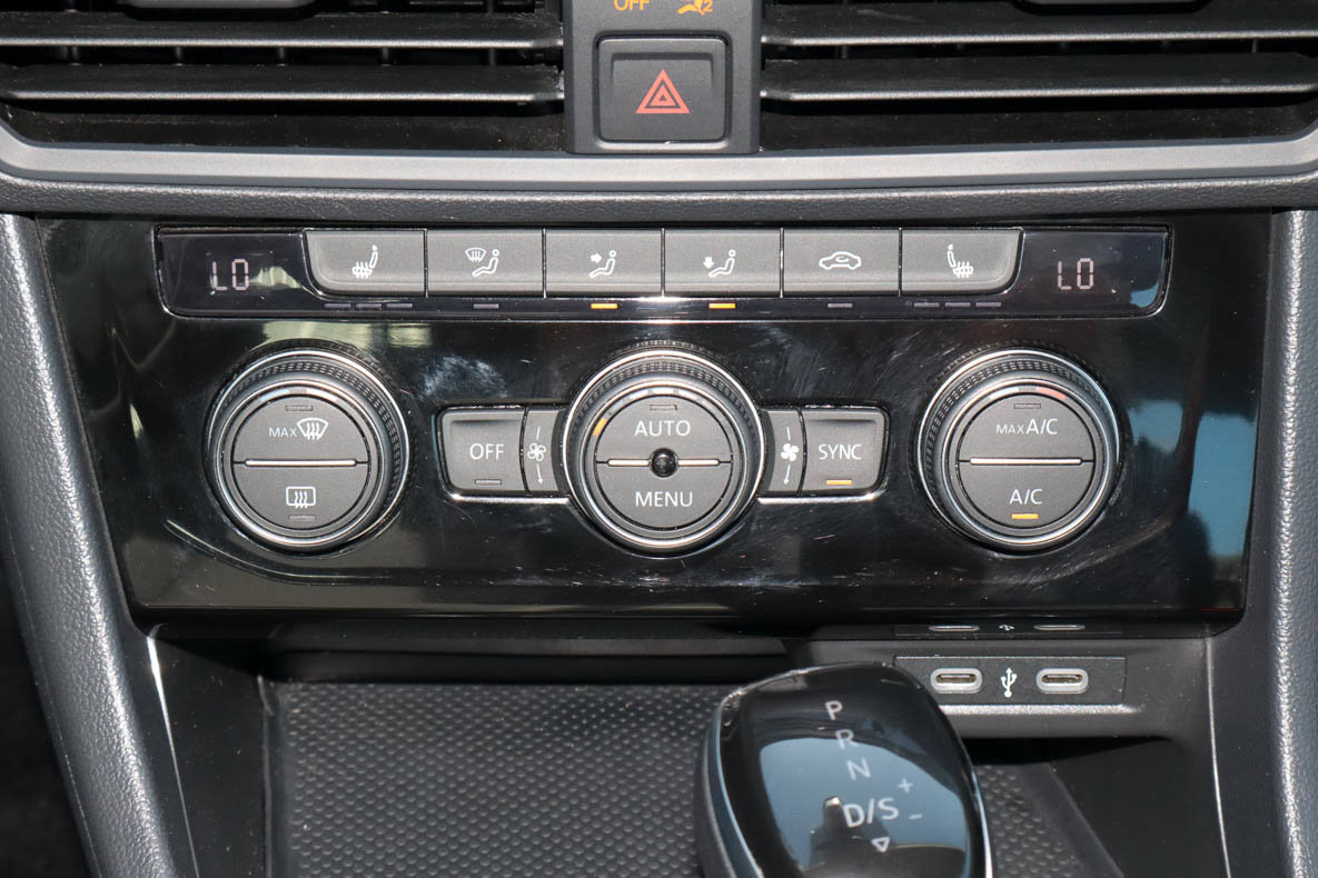 Used 2024 Volkswagen Jetta SE FWD image 11