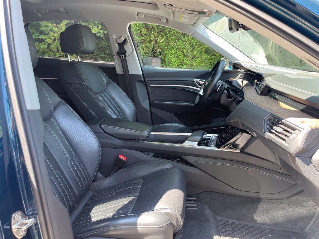 Used 2019 Audi e-tron Prestige w/ Prestige Package AWD/4WD image 26
