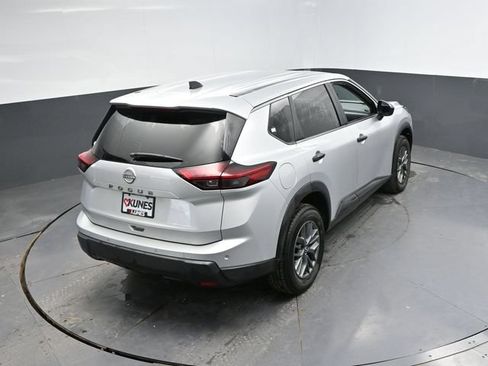 Used 2024 Nissan Rogue S FWD image 34