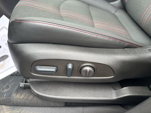 Certified 2023 Chevrolet Equinox RS FWD image 14