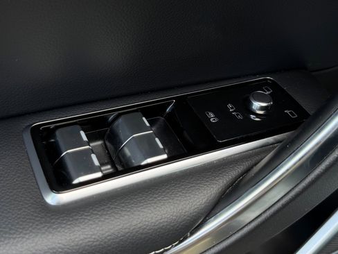 Used 2021 Jaguar XF R-Dynamic SE image 94