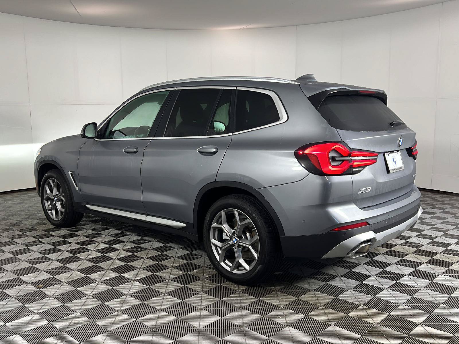 Used 2023 BMW X3 xDrive30i w/ Convenience Package AWD/4WD image 9