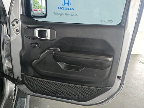 Used 2019 Jeep Wrangler Unlimited Sport S AWD/4WD image 17