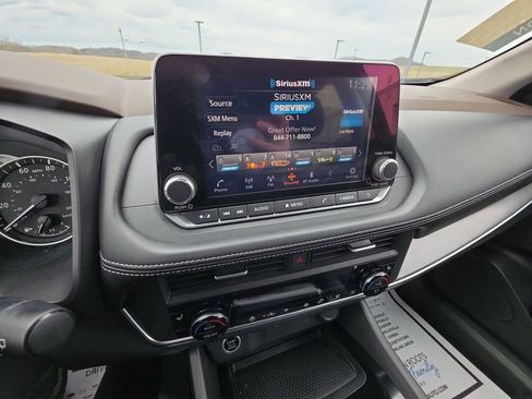 Used 2023 Nissan Rogue SV w/ SV Premium B Package image 16