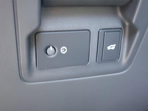 Used 2026 Land Rover Range Rover Velar S image 20