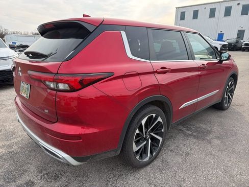 Used 2022 Mitsubishi Outlander SE image 3