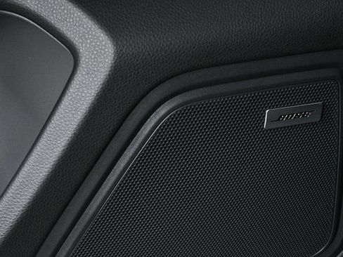 Certified 2025 Porsche Macan image 7