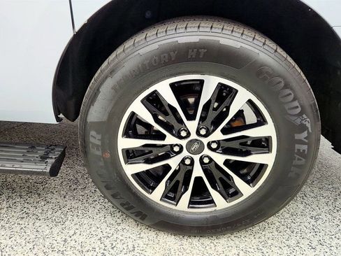 Used 2025 Ford Expedition Max Platinum image 9