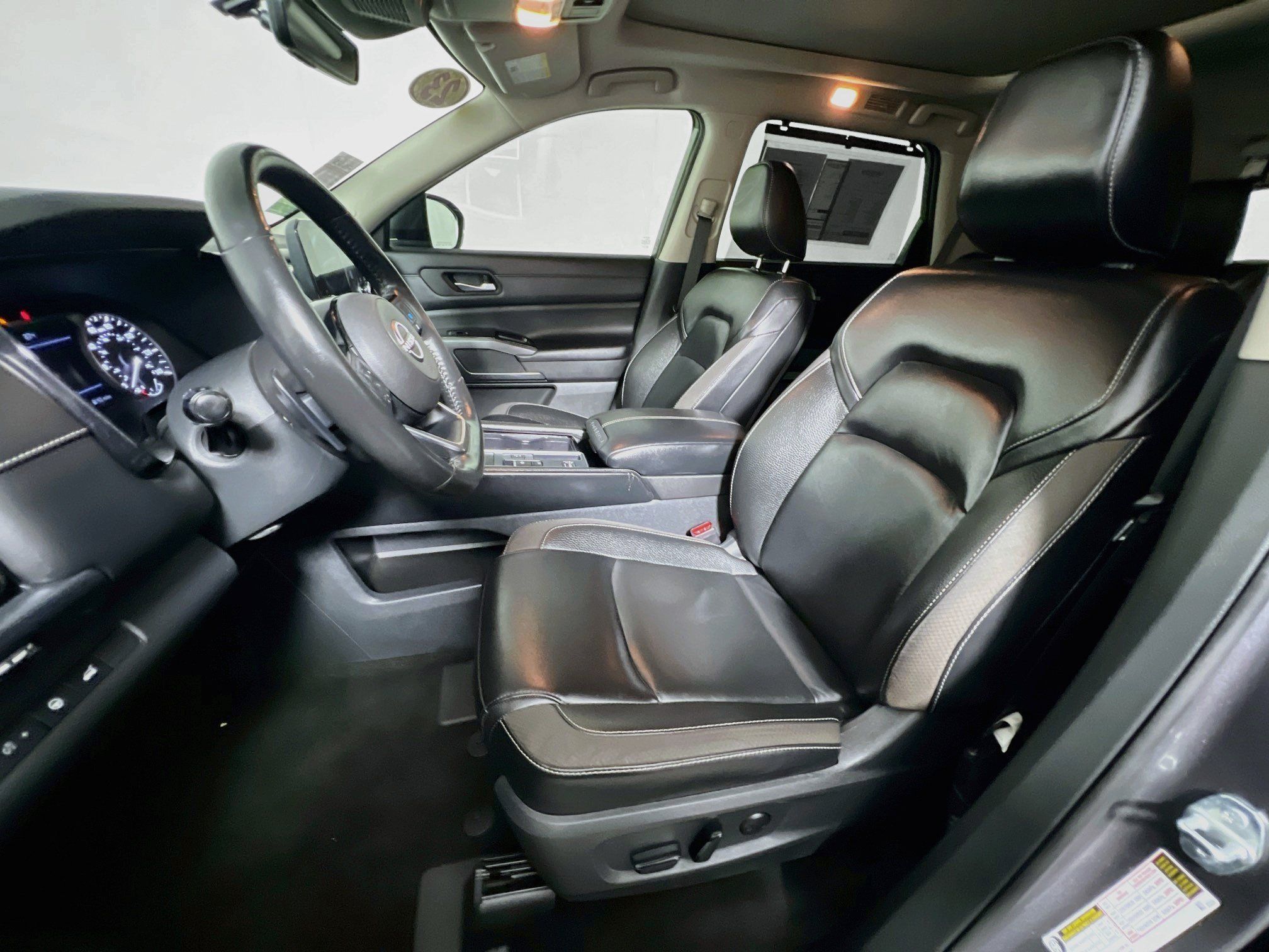 Used 2023 Nissan Pathfinder SL w/ SL Premium Package FWD image 14