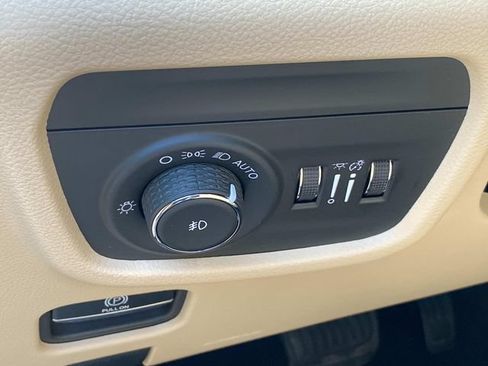 Used 2024 Jeep Grand Cherokee Limited AWD/4WD image 16