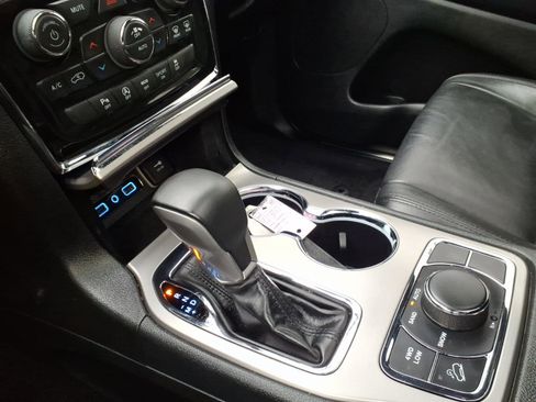 Certified 2022 Jeep Grand Cherokee Limited AWD/4WD image 18