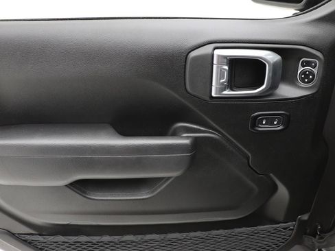 Used 2025 Jeep Wrangler Sport S image 15