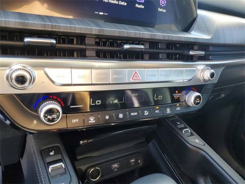 Used 2025 Kia Telluride EX w/ EX Captain's Chair Package image 21