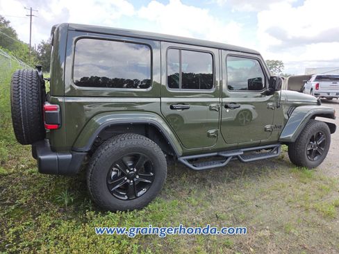 Used 2023 Jeep Wrangler Unlimited Sahara AWD/4WD image 7