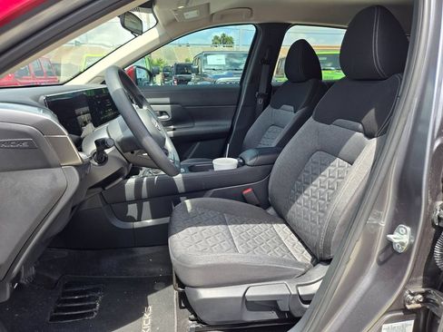 Used 2025 Nissan Kicks SV FWD image 9