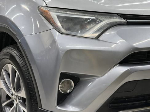 Used 2017 Toyota RAV4 XLE AWD/4WD image 5