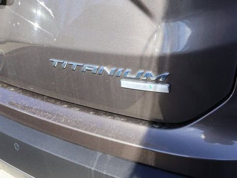 Used 2019 Ford Edge Titanium image 14