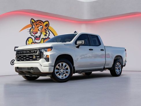 Used 2025 Chevrolet Silverado 1500 Custom image 1
