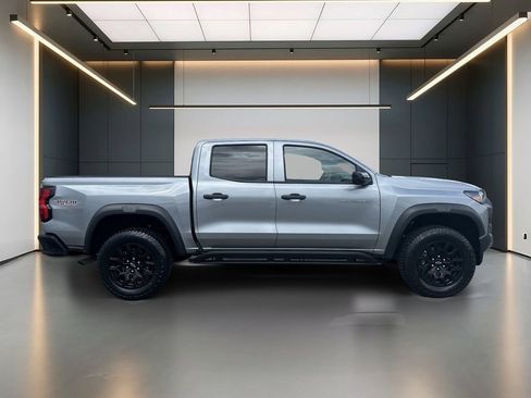 Used 2024 Chevrolet Colorado Trail Boss w/ Technology Package AWD/4WD image 6