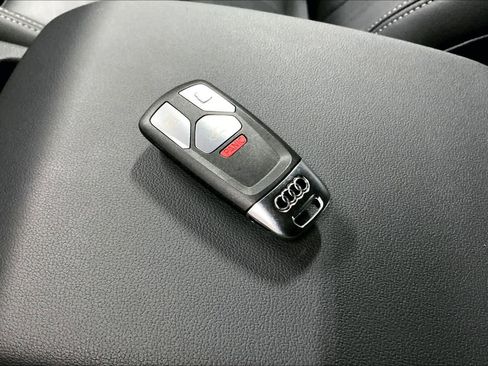 Used 2025 Audi Q5 e Premium Plus w/ Premium Plus Package image 13