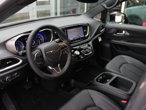 New 2026 Chrysler Pacifica Select image 31