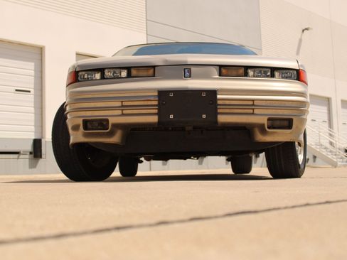 Used 1997 Oldsmobile Cutlass Supreme SL FWD image 25
