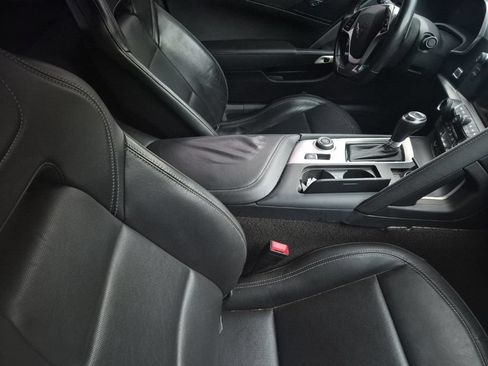 Used 2017 Chevrolet Corvette Stingray Coupe w/ 1LT RWD image 32
