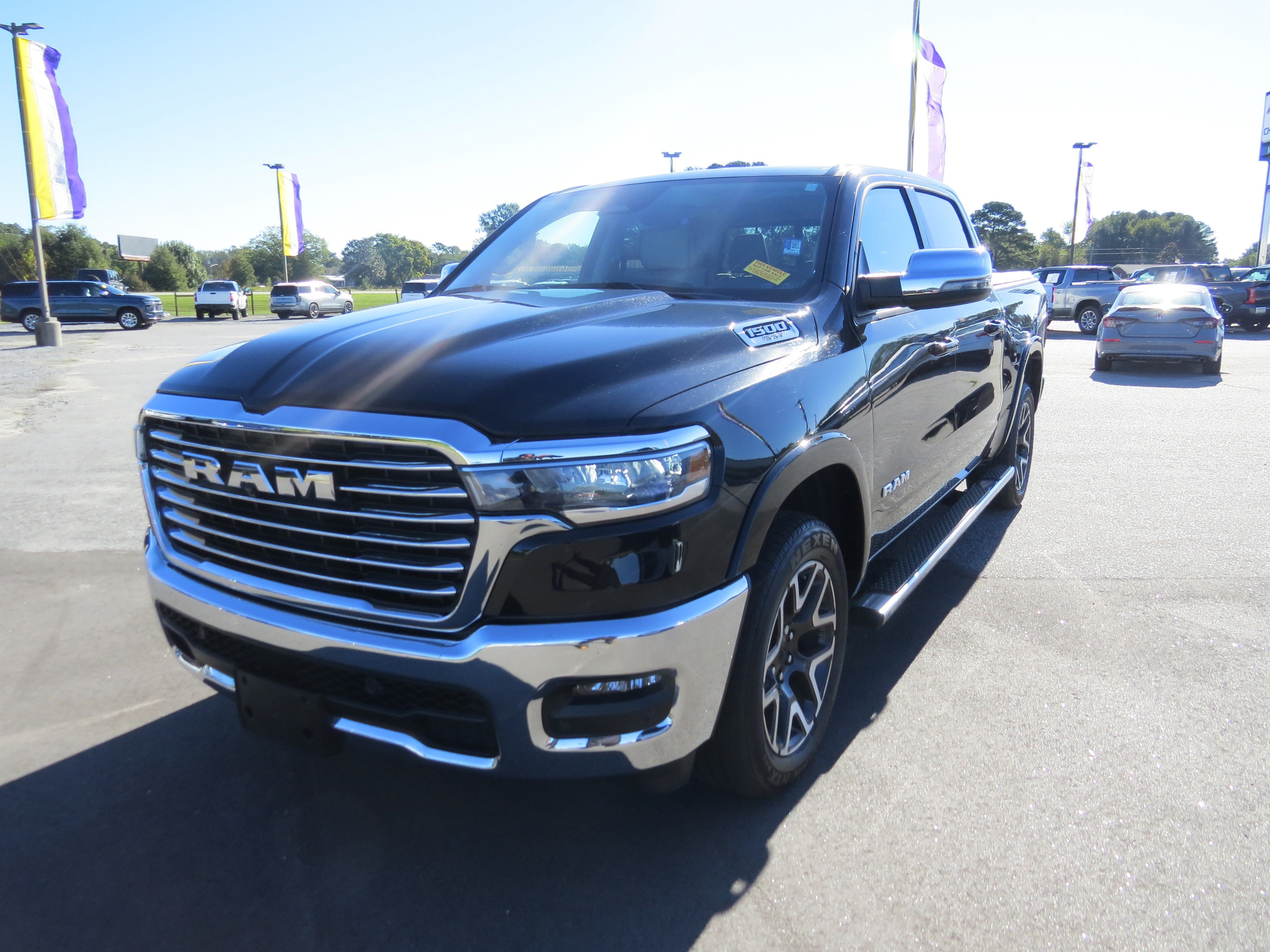 Used 2025 RAM 1500 Laramie AWD/4WD image 7