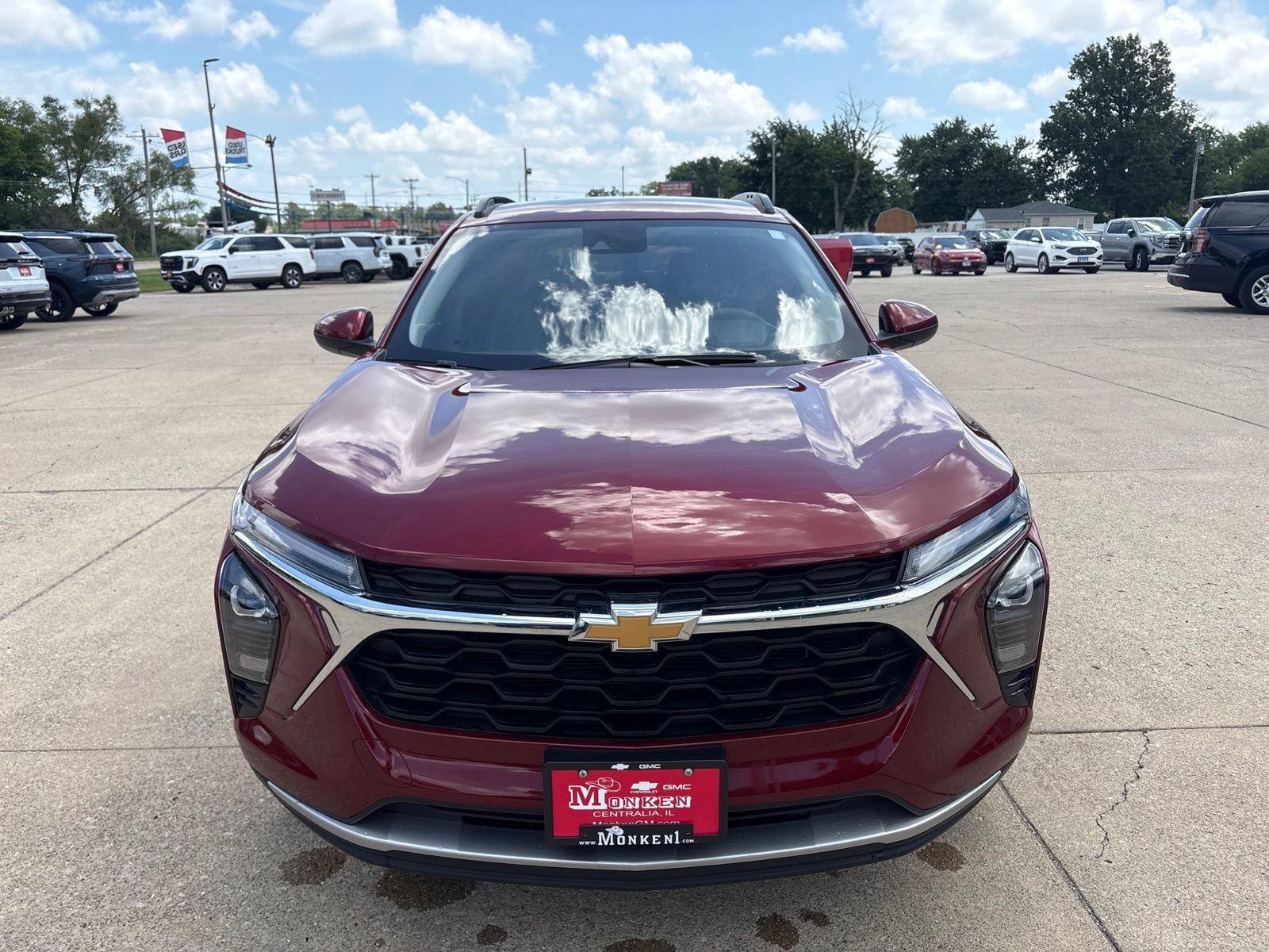 Used 2025 Chevrolet Trax LT FWD image 8