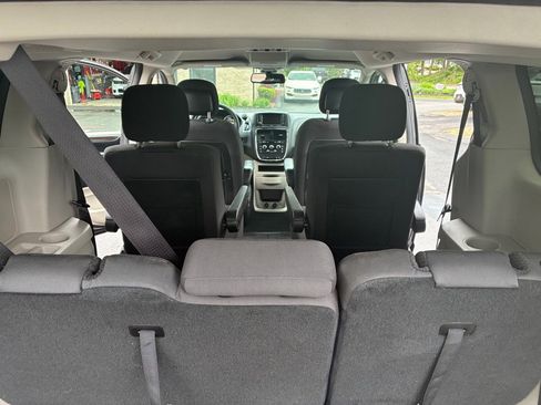 Used 2019 Dodge Grand Caravan SE FWD image 12