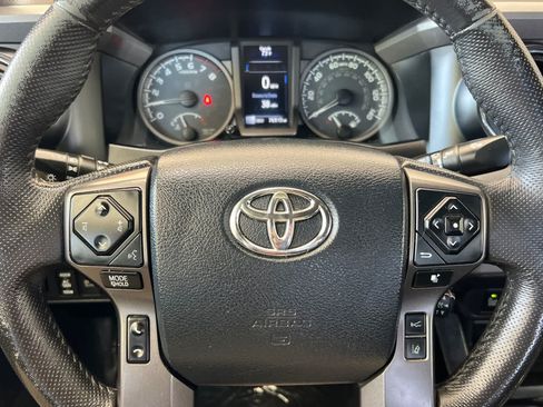 Used 2018 Toyota Tacoma TRD Off-Road w/ Technology Package RWD image 24