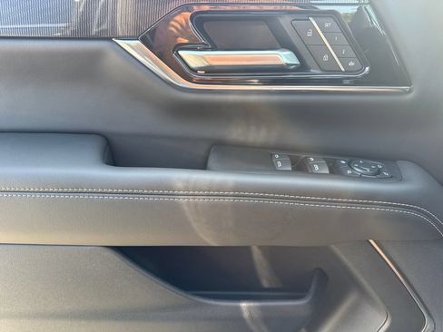 New 2026 GMC Yukon Elevation w/ Elevation Premium Package AWD/4WD image 17