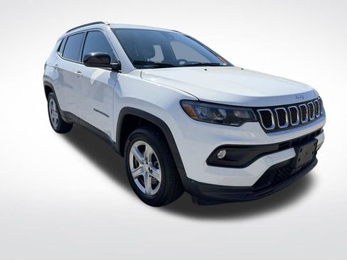 Used 2024 Jeep Compass Latitude image 17