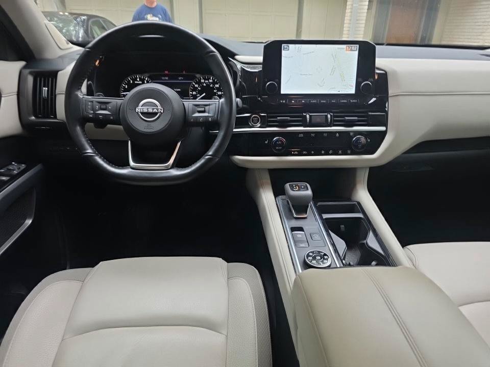 Used 2024 Nissan Pathfinder SL w/ SL Premium Package AWD/4WD image 8