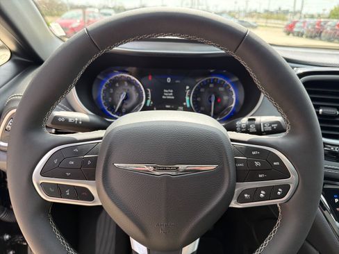 Used 2026 Chrysler Pacifica Limited image 15