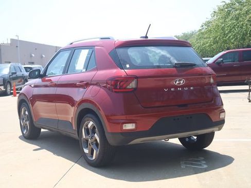 Used 2025 Hyundai Venue SEL FWD image 6