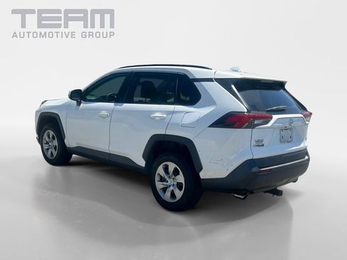 Used 2019 Toyota RAV4 LE FWD image 5