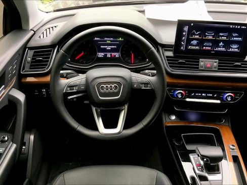 Used 2022 Audi Q5 2.0T Premium w/ Convenience Package AWD/4WD image 6