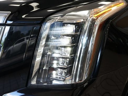 Used 2016 Cadillac Escalade Luxury AWD/4WD image 26