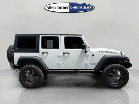 Used 2016 Jeep Wrangler Unlimited Rubicon AWD/4WD image 3
