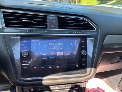 Used 2019 Volkswagen Tiguan SE w/ Panoramic Sunroof Package AWD/4WD image 14