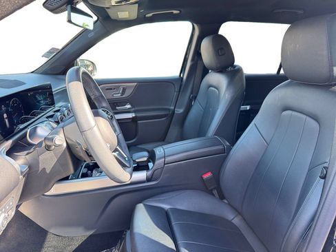 Used 2022 Mercedes-Benz GLB 250 w/ Premium Package Lite image 9