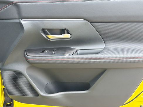 Used 2025 Nissan Kicks SR FWD image 14