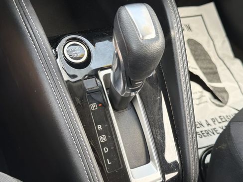 Used 2018 Nissan Kicks SV FWD image 17