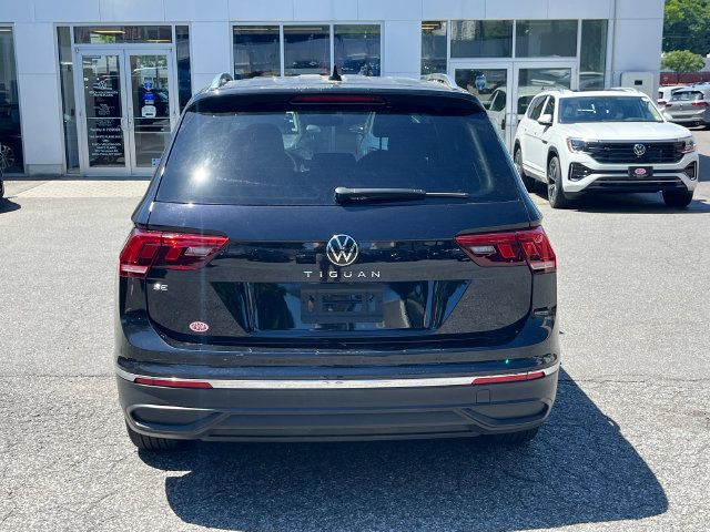 Used 2023 Volkswagen Tiguan SE FWD image 3