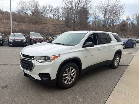 Used 2020 Chevrolet Traverse LS image 3