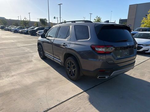 Used 2024 Honda Pilot Touring image 3