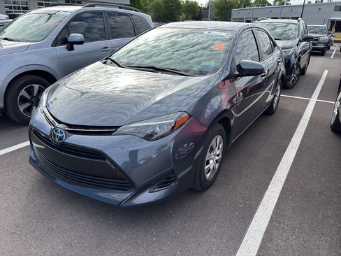 Used 2018 Toyota Corolla L image 2